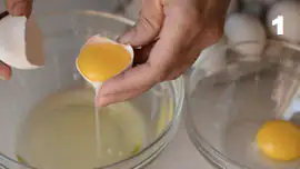 جداسازی زرده از سفیده تخم مرغ