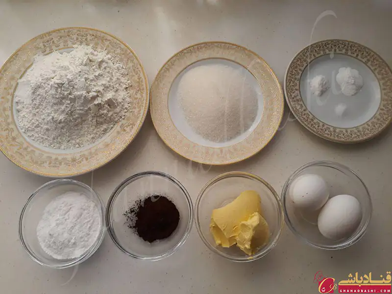 آماده سازی مواد اولیه برای تهیه کوکی ترک دار کاکائویی ماه بانو